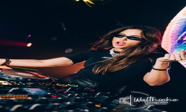 A top DJ Samhara desembarca em Rio Preto 
