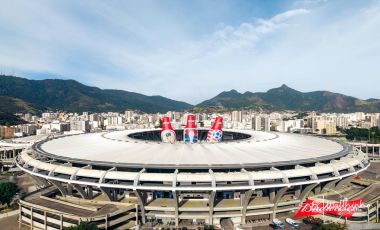  Budweiser entra para o GUINNESS WORLD RECORDS™ com ação que transformou Maracanã em balde de cerveja gigante  Ação com balões de 36 metros 