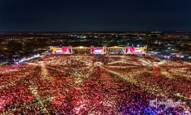 Excursões organizam encontros anuais entre amigos e famílias, conectam gerações e têm o João Rock como destino