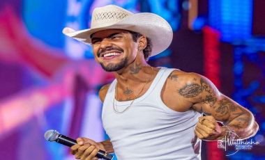 Jeninho, do hit “Peão Todo Tatuado”, desembarca em Rio Preto para o evento “O Chicote Estrala”