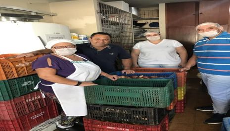 Resorts do Complexo Hot Beach doam alimentos ao Abrigo São José