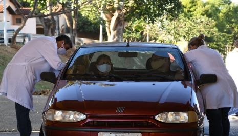 Saúde disponibiliza drive-thru da vacina até às 20h nesta quarta (15) e quinta-feira (16)