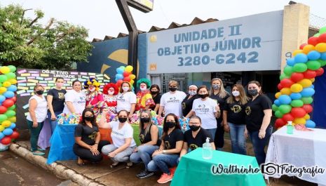 Drive Thru das Crianças do Colégio Objetivo Unidades 2 e 3