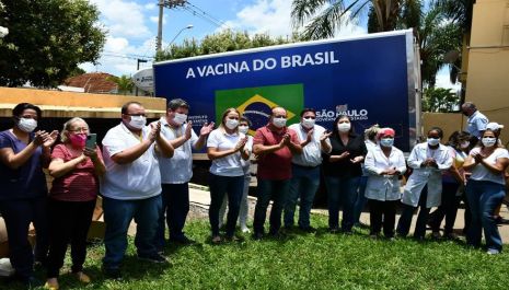 Olímpia recebe doses da vacina contra a Covid para iniciar imunização dos profissionais de saúde