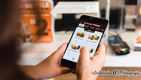 BURGER KING APOSTA NO SEU PLANO DE TRANSFORMAÇAO DIGITAL E LANÇA PROGRAMA DE FIDELIDADE PARA OS FÃS DA MARCA NO BRASIL
