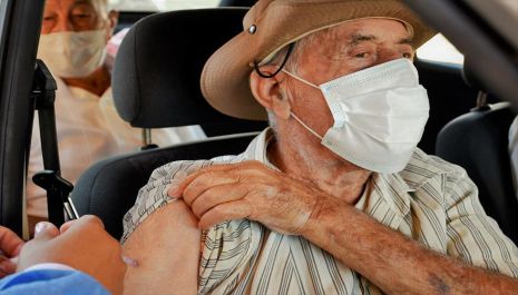 Olímpia inicia vacinação de comorbidades a partir de 40 anos e comunica mudanças no cadastro e nos pontos de imunização