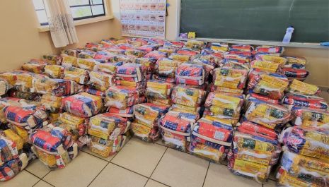 Alunos da rede municipal cadastrados receberão kits de alimentação a partir de segunda (24)