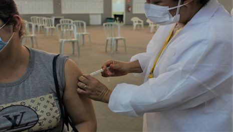 Olímpia inicia vacinação de pessoas com comorbidades acima de 18 anos e abre cadastro para pessoas sem comorbidades de 55 a 59 anos