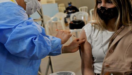 Saúde vacina pessoas de 36 e 37 anos a partir desta quarta (14) e aplica segunda dose de AstraZeneca