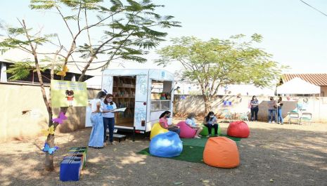 Escolas municipais de Olímpia recebem projeto “Carreta Literária” com 500 livros para incentivar a leitura