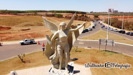 Inauguração do monumento da Deusa Nikki celebra irmanação entre Olímpia do Brasil e Olympia da Grécia