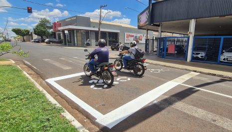 Prodem implanta “área de espera” para motociclistas nos cruzamentos com semáforos