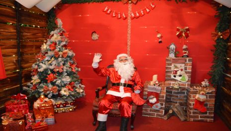  Chegada do Papai Noel atrai centenas de moradores e marca abertura do Natal 2021 em Olímpia