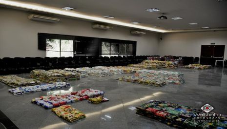 Entidades assistenciais recebem alimentos arrecadados no Réveillon 2022