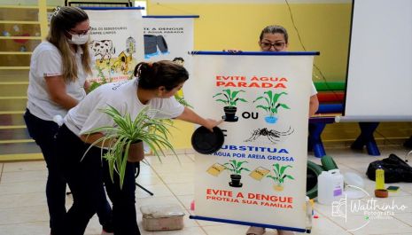 Saúde intensifica prevenção à dengue com palestra de orientação em escolas e nebulização no cemitério