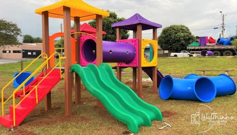 Mais quatro praças em diversos bairros da cidade ganham novos playgrounds