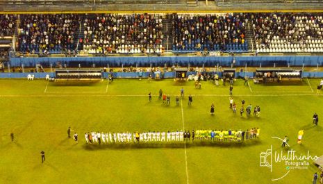 “Futebol das Estrelas” atraiu milhares de torcedores ao Tereza Breda para abertura do Campeonato Amador de Olímpia com entrada solidária