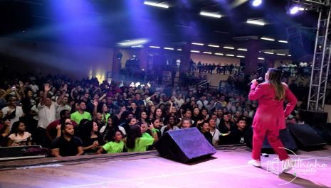 Semana da Cultura Evangélica reúne centenas de fiéis no show da cantora Soraya Moraes