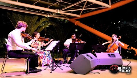 ‘Quarteto de Cordas’ encanta o público com show de músicas clássicas no Coreto da Praça