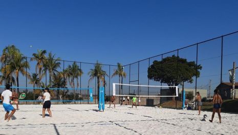 Setembro no Hot Beach tem Semana da Melhor Idade, Copa de Beach Tennis e muita música