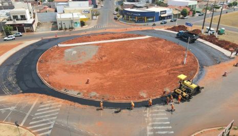 Nova rotatória da Av. Cinquentenário é concluída e liberada para trânsito no bairro Harmonia