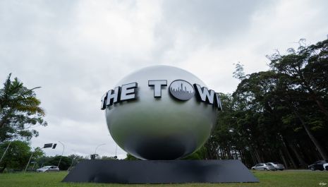 A magia de The Town chega oficialmente em São Paulo e esfera gigante é instalada no Parque Ibirapuera