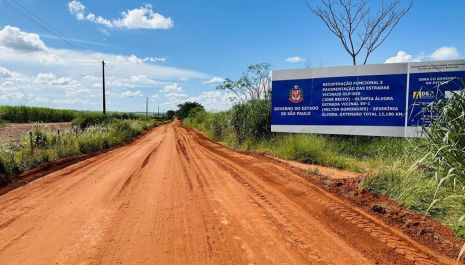 Estrada entre Olímpia e Álvora passa por limpeza para receber obras de pavimentação