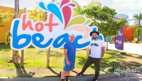 Hot Beach Parques & Resorts recebe o artista Kobra para visita técnica