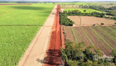 Estrada rural do bairro Romaria Bela Vista passa por melhorias em 5 quilômetros da via pelo Programa Melhor Caminho