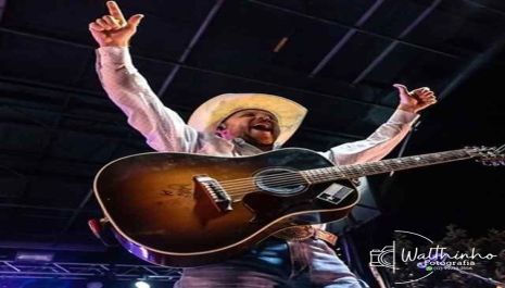  Festa do Peão de Barretos anuncia data de 2024 e confirma show com o ídolo country americano Cody Johnson
