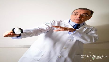 DR BACTÉRIA DESVENDA OS SETE ERROS DENTRO DE UM QUARTO!