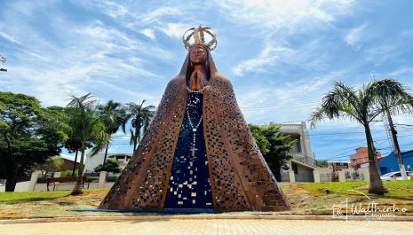 Praça do Santuário recebe monumento de 8 metros de altura em homenagem à Nossa Senhora Aparecida