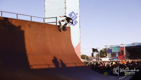 Bungee Jump, roda-gigante, tirolesa, tobogã e pista de skate estão entre experiências para curtir no João Rock Festival, que acontece no dia