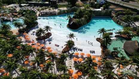 Hot Beach Parques & Resorts faz live inédita nesta sexta para vender diárias e ingressos com descontos