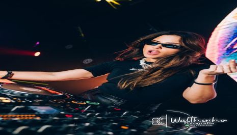 A top DJ Samhara desembarca em Rio Preto 