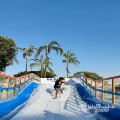 Na ensolarada Olímpia, parque aquático é praia no interior e tem até surf